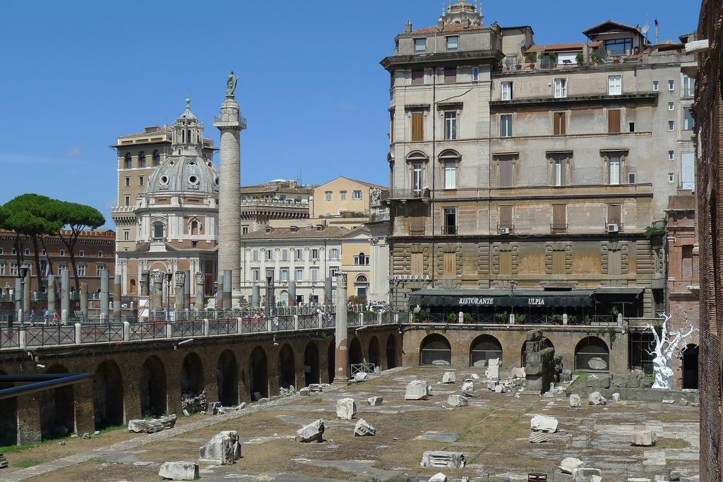 Roman Forum Suite Екстериор снимка