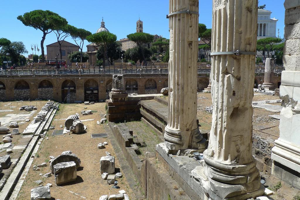 Roman Forum Suite Екстериор снимка